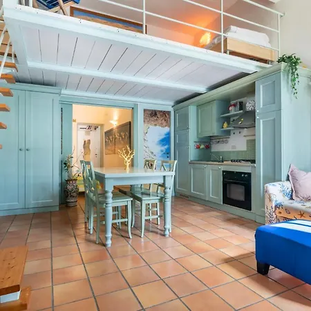 Colors House On The By Pleiades * 칼람브로네