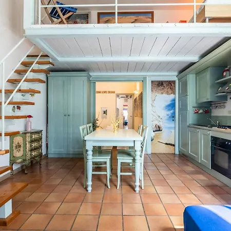 Colors House On The By Pleiades 칼람브로네