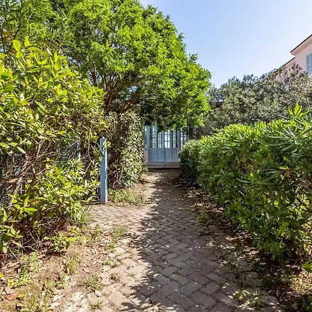 아파트 Colors House On The By Pleiades 칼람브로네